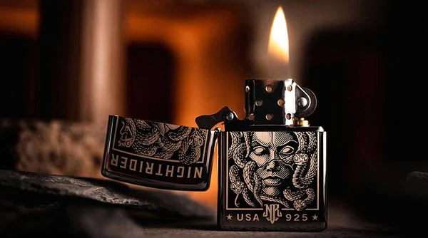 Bật lửa xăng Zippo sang trọng nhưng hơi khó sử dụng